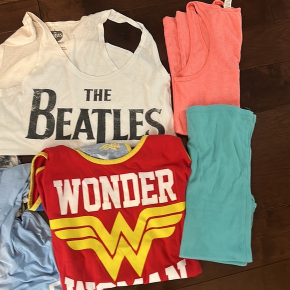 Medium workout top bundle. All EUC - Picture 3 of 3